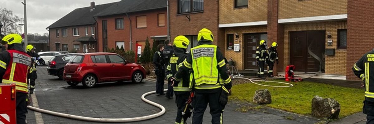FW Bergheim: Kellerbrand in einem Reihenhaus in Bergheim -Niederaußem
