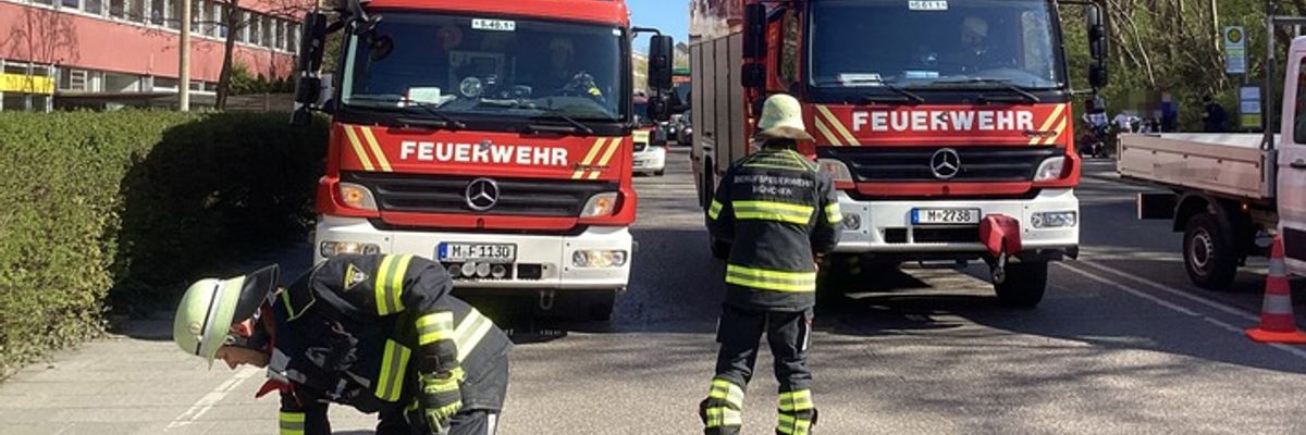 FW-M: Bus bleibt in Unterführung stecken (Haidhausen)
