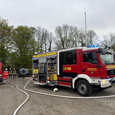 FW-AUR: Parzelle in Flammen