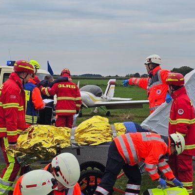 FW-ROW: Übung der Kreisfeuerwehrbereitschaft Nord in Karlshöfen: Großschadenslage nach Flugzeugkollision simuliert