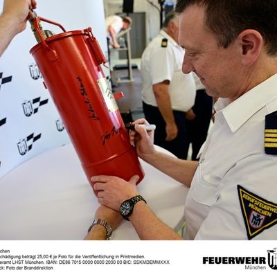 FW-M: Einweihung des neuen Gerätehauses der Freiwilligen Feuerwehr München - Abteilung Großhadern