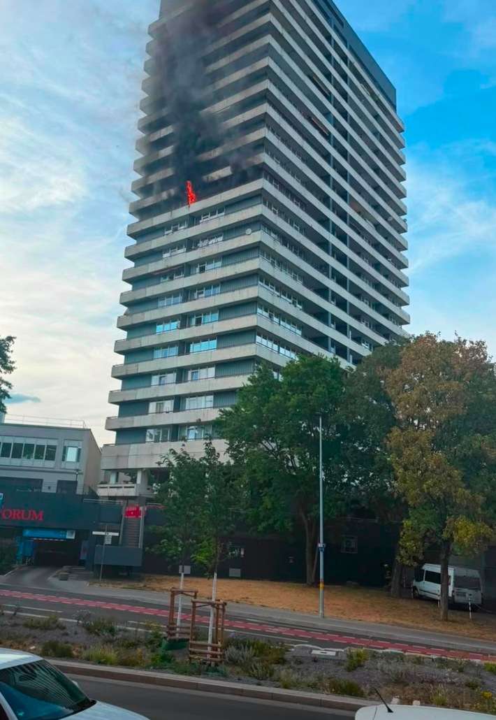 FW-MH: Brandeinsatz am Hans-Böckler-Platz