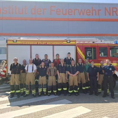 FW Mechernich: Löschzug Kommern übt am Institut der Feuerwehr in Düren-Stockheim