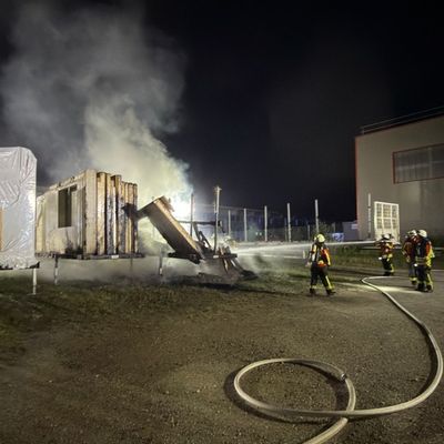 FW Stockach: Brand von Baumaterialien