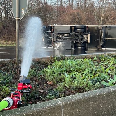 FW-HAAN: Brand eines Gefahrguttransporters auf der A 46 - Warnung für Bereich Mahnert