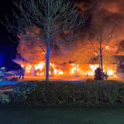 FW-PI: Pinneberg: Abschlussmeldung: Großfeuer in Sanitätshaus nach 7 Stunden gelöscht
