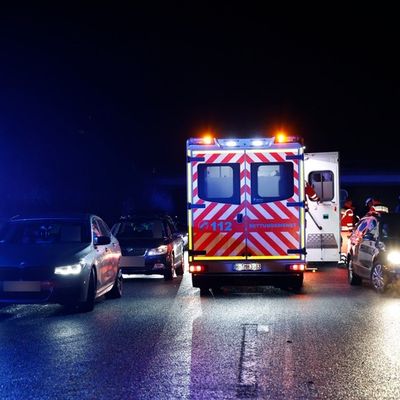 FW-MK: Glatteis führt zu mehreren Verkehrsunfällen auf der Autobahn