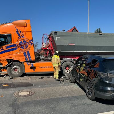 FW Dresden: Balkonbrand & Verkehrsunfall