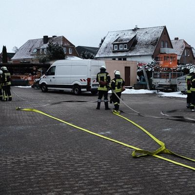 FFW Bergen: 23 neue Einsatzkräfte für die Stadtfeuerwehr Bergen - Erfolgreicher Abschluss der QS 1 Ausbildung