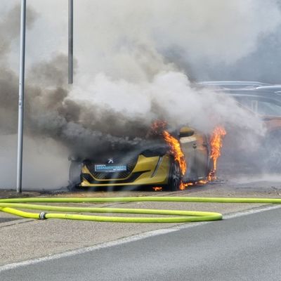 FW-WRN: Brennender PKW alarmiert die Freiwillige Feuerwehr Werne