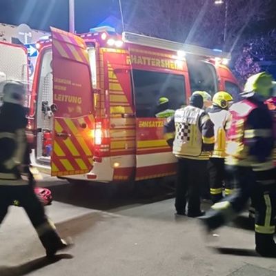 Feuerwehr MTK: Ausgedehnter Brand in Gewerbeobjekt in Hattersheim am Main - Feuer gelöscht, Nachlöscharbeiten dauern an
