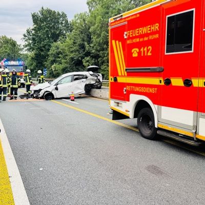 FW-MH: Verkehrsunfall auf der BAB 40 - mehrere verletzte Personen