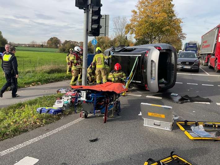 FW Alpen: Verkehrsunfall mit zwei Pkw