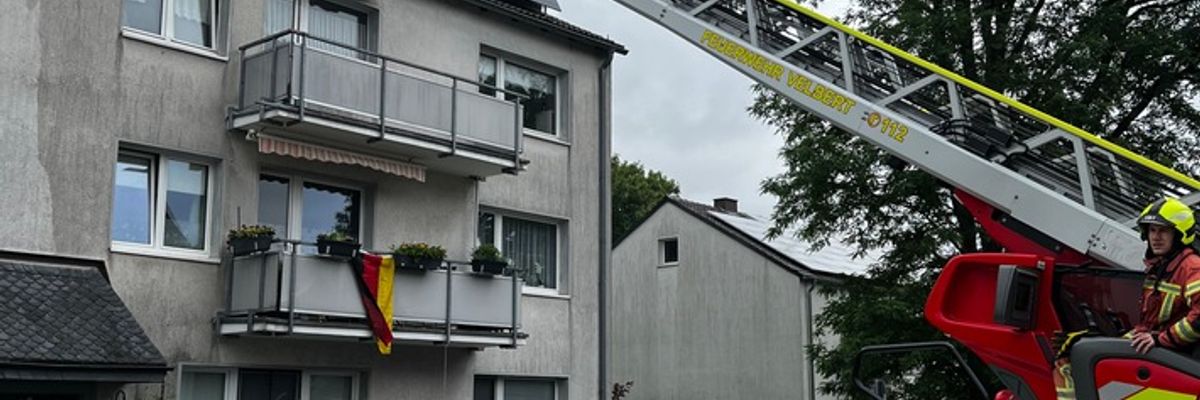 FW-Velbert: Brand in Mehrfamilienhaus in Velbert-Neviges