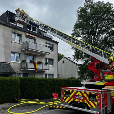FW-Velbert: Brand in Mehrfamilienhaus in Velbert-Neviges