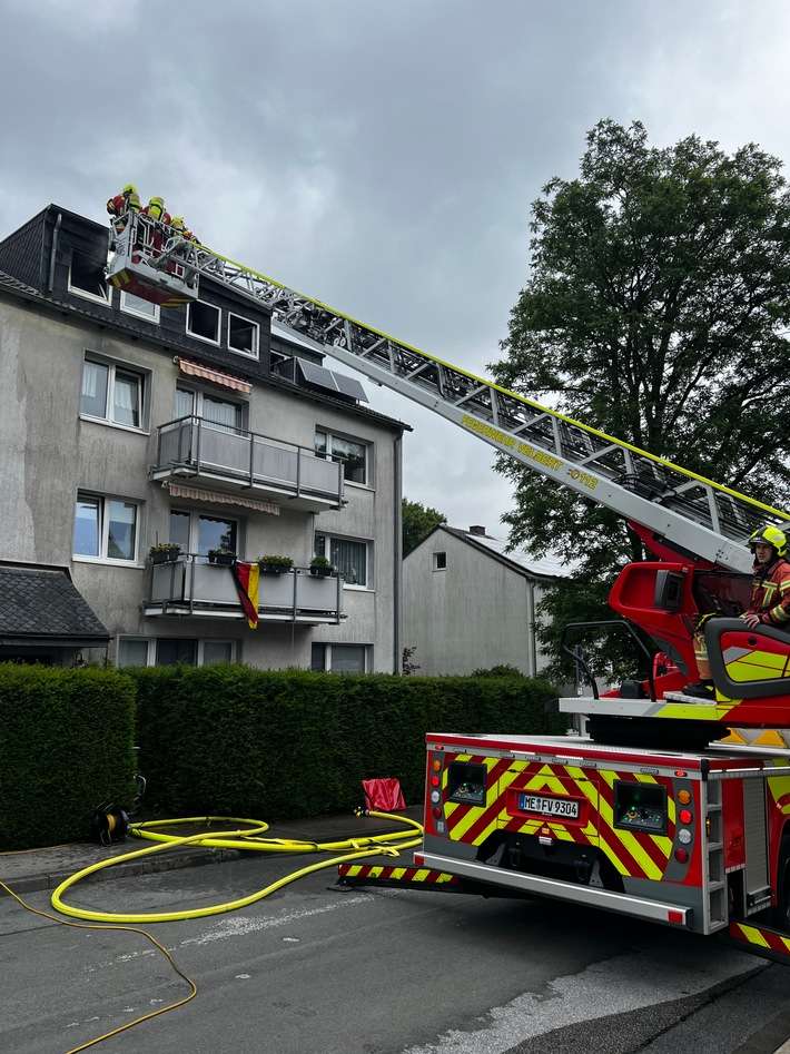 FW-Velbert: Brand in Mehrfamilienhaus in Velbert-Neviges