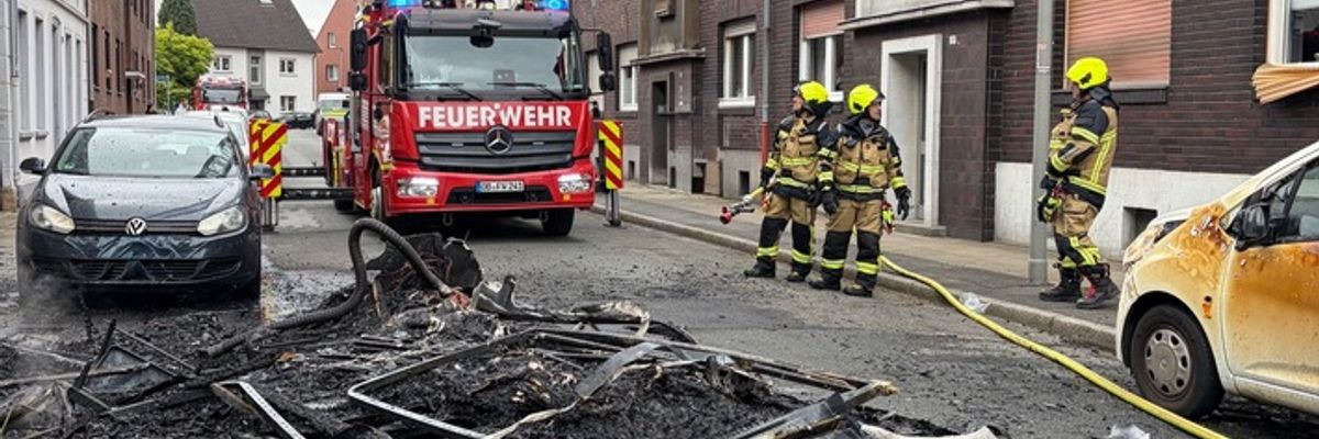FW-OB: Wohnwagenbrand in Wohnsiedlung - Seilerstraße zeitweise gesperrt