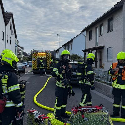 Feuerwehr MTK: Küchenbrand in Okriftel: Wohnung nicht mehr bewohnbar