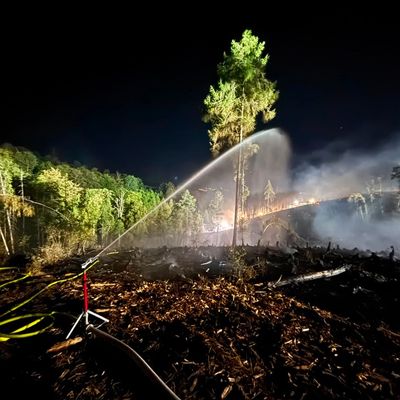 FW-AR: Einsatzkleidung angepasst: Feuerwehr Arnsberg beschafft leichte Ausrüstung für Wald- und Vegetationsbrände