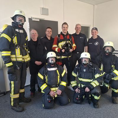 FW-Stormarn: Marcell Jansen unterstützt Feuerwehr: Fokus auf Fitness und Gesundheit der Einsatzkräfte