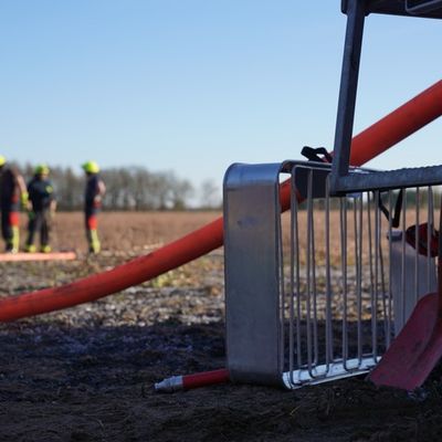 FW-SE: Zwei Hektar Feld in Flammen