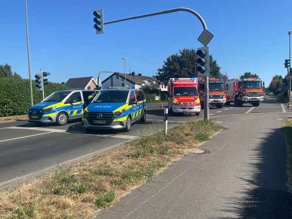 FW Dinslaken: Verkehrsunfall mit mehreren Fahrzeugen