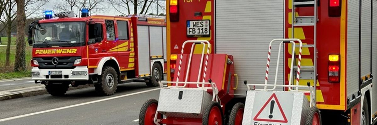 FW Hünxe: Auslaufende Betriebsmittel auf der Schermbecker Landstraße