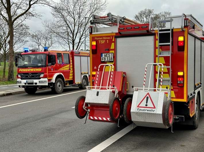 FW Hünxe: Auslaufende Betriebsmittel auf der Schermbecker Landstraße