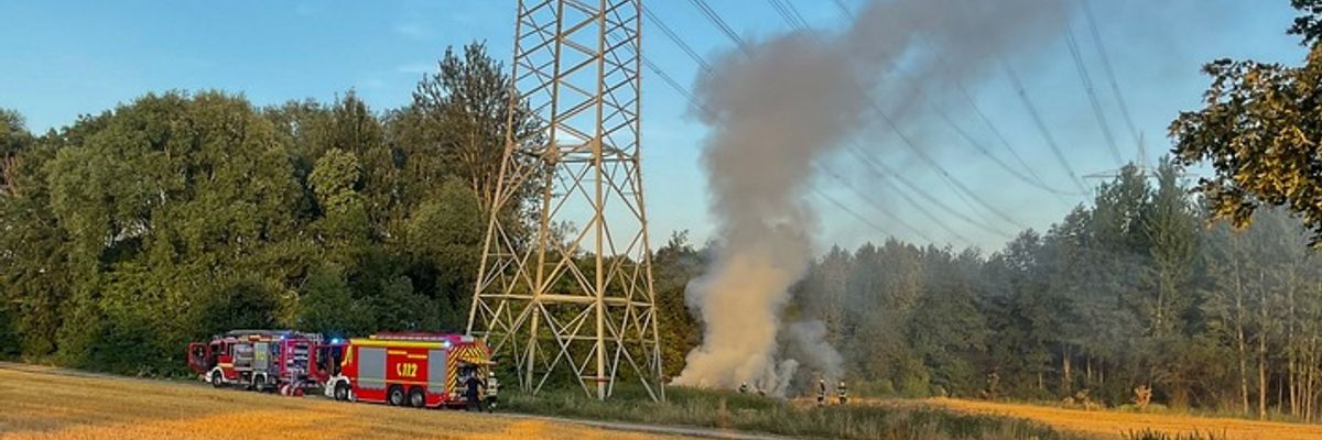 FW-DO: Brennende Heuballen in Dortmund Kirchlinde