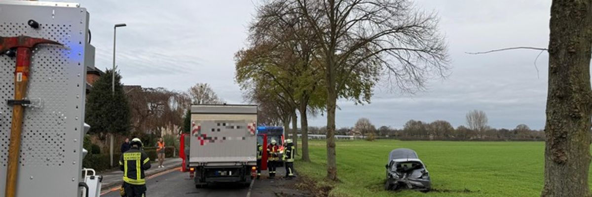 FW-Schermbeck: Unfall mit parkendem PKW