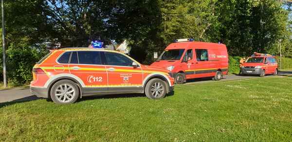 FW-BN: Manövrierunfähiges Binnenschiff ruft die Feuerwehr auf den Plan