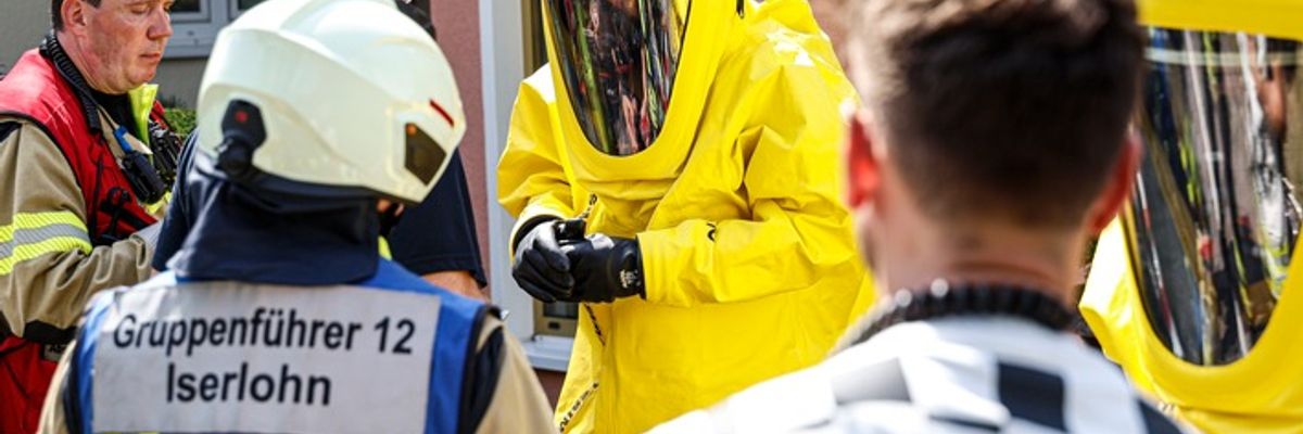 FW-MK: Ammoniakaustritt sorgt für Massenanfall von Verletzten am Reiterweg