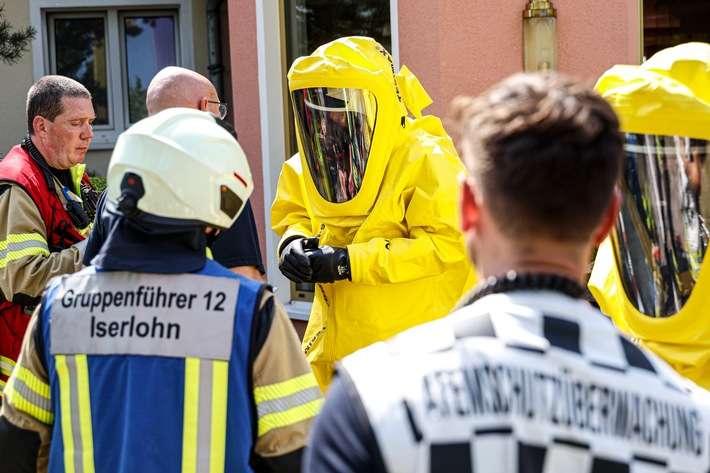 FW-MK: Ammoniakaustritt sorgt für Massenanfall von Verletzten am Reiterweg