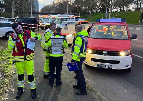 FW-BN: Rettungsdienstliche Maßnahmen bei Großversammlung in Bonner Rheinaue