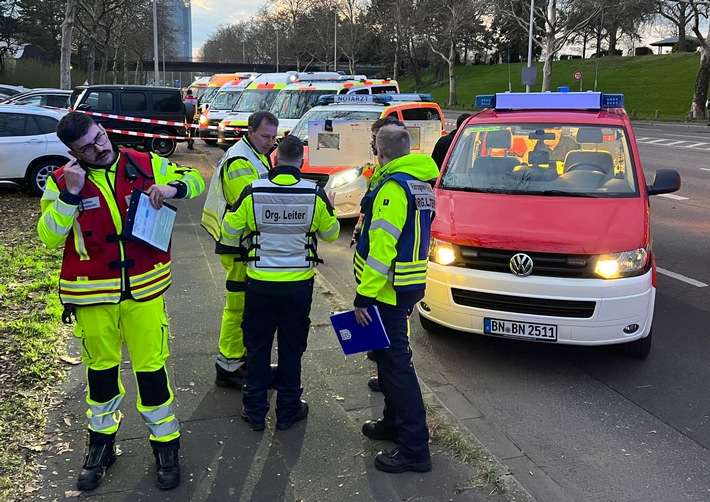 FW-BN: Rettungsdienstliche Maßnahmen bei Großversammlung in Bonner Rheinaue