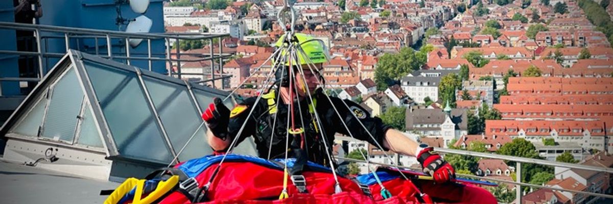FW Stuttgart: Aktuelle Übung: Polizeihubschrauberstaffel und Höhenretter der Berufsfeuerwehr Stuttgart üben am Steinbruch Erkenbrechtsweiler
