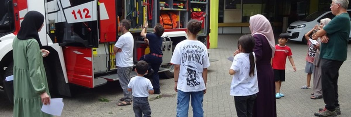 FW-KA: "Die Feuerwehr stellt sich vor - denn die Feuerwehr ist für Alle da"