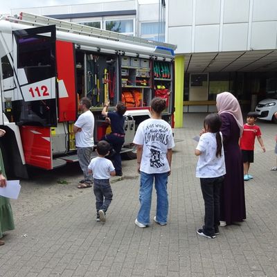 FW-KA: "Die Feuerwehr stellt sich vor - denn die Feuerwehr ist für Alle da"