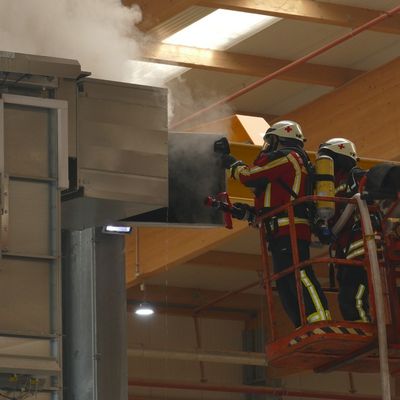 FW Stockach: Brand einer Absauganlage in einem holzverarbeitenden Betrieb