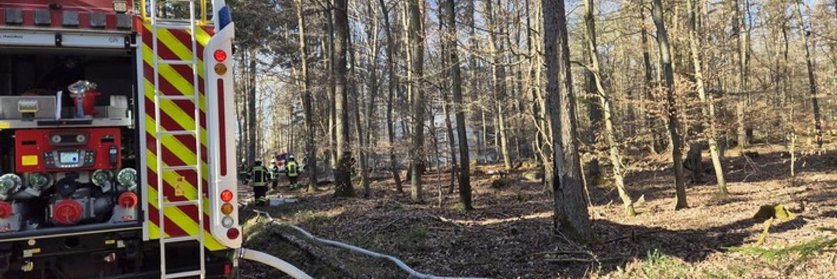 FW Pforzheim: Waldbrand im Bereich Hagenschieß - Eichwald