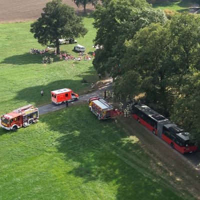 FW-KLE: Großübung in Kleve: Rettungskräfte trainieren Busunfall mit 26 Betroffenen