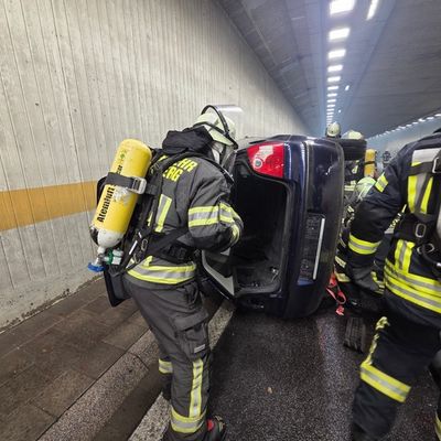 FW-AR: Schwerer Verkehrsunfall auf der BAB 46 im Tunnel Uentrop mit 3 verletzten Personen Großangelegte Rettungsübung im Tunnel der A46 bei Arnsberg