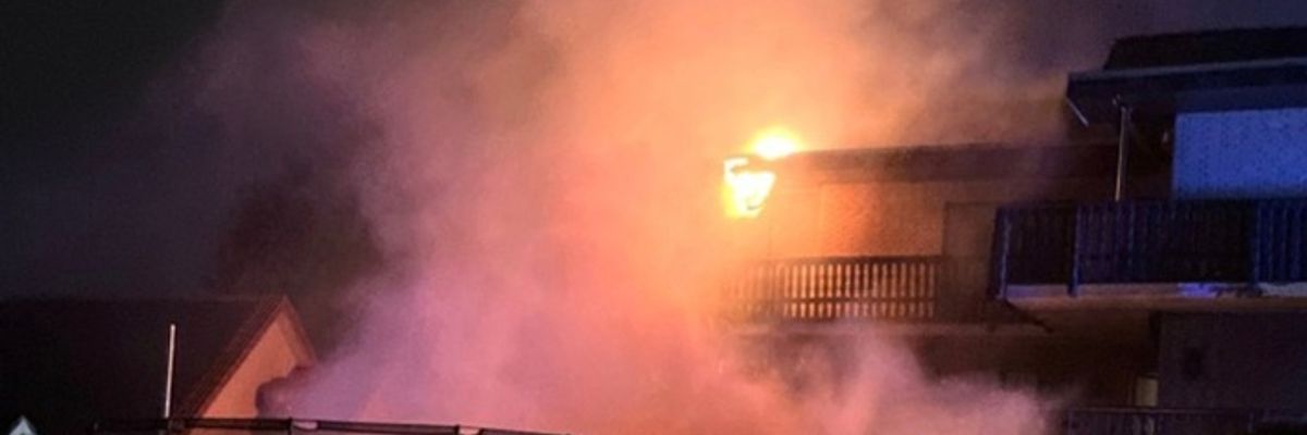 FW Bad Oeynhausen: Wohnhausbrand - Menschenleben in Gefahr