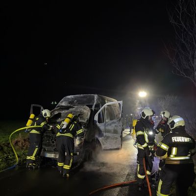 FW-AUR: Sprinter niedergebrannt