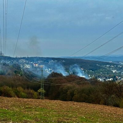 FW-EN: Am Nacken war ein erweiterter Löschzug im Einsatz.