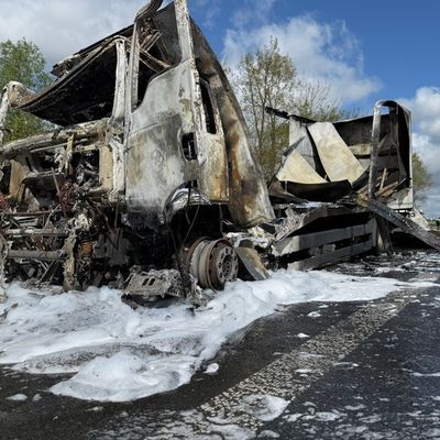 FW-WRN: LKW in Vollbrand auf der Autobahn 1