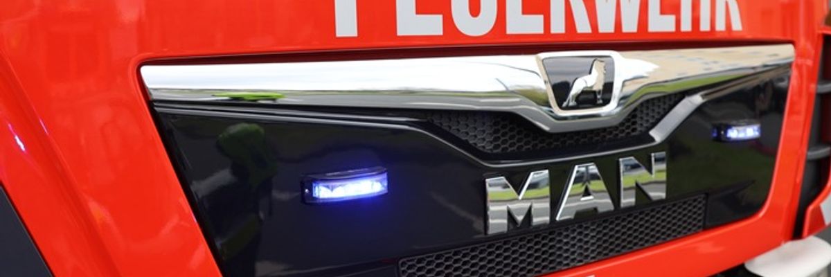 FW-E: Zimmerbrand in Verwaltungsgebäude - Feuerwehr verhindert Brandausbreitung