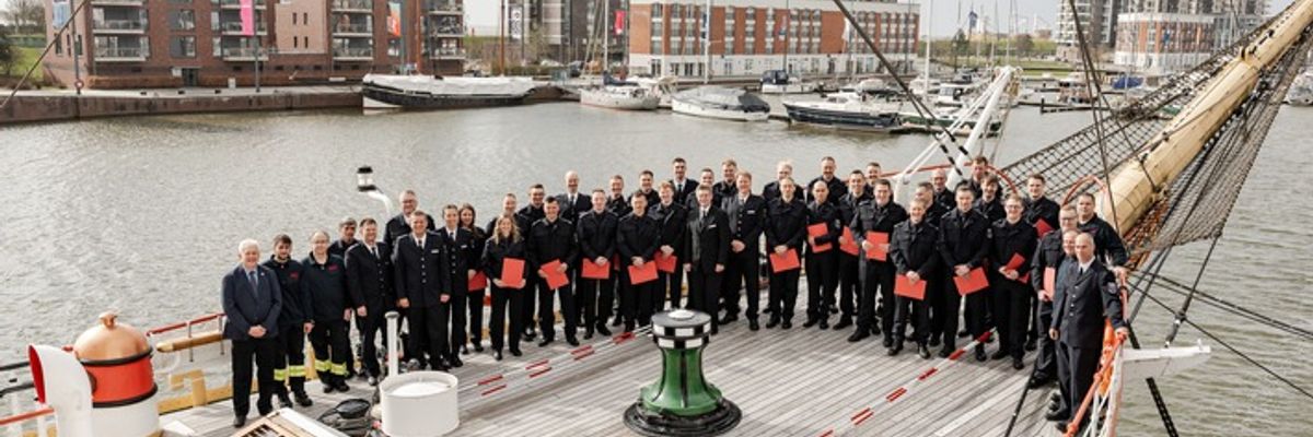 FW Bremerhaven: Ernennungen und Beförderungen auf dem Schulschiff Deutschland