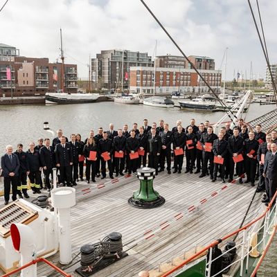 FW Bremerhaven: Ernennungen und Beförderungen auf dem Schulschiff Deutschland