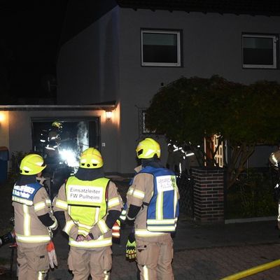 FW Pulheim: Garagenbrand in Pulheim-Brauweiler